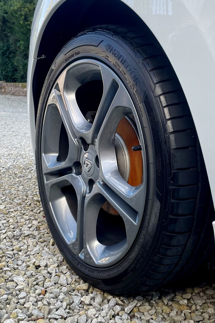 Why Tire Shine Makes a Huge Difference in Car Appearance